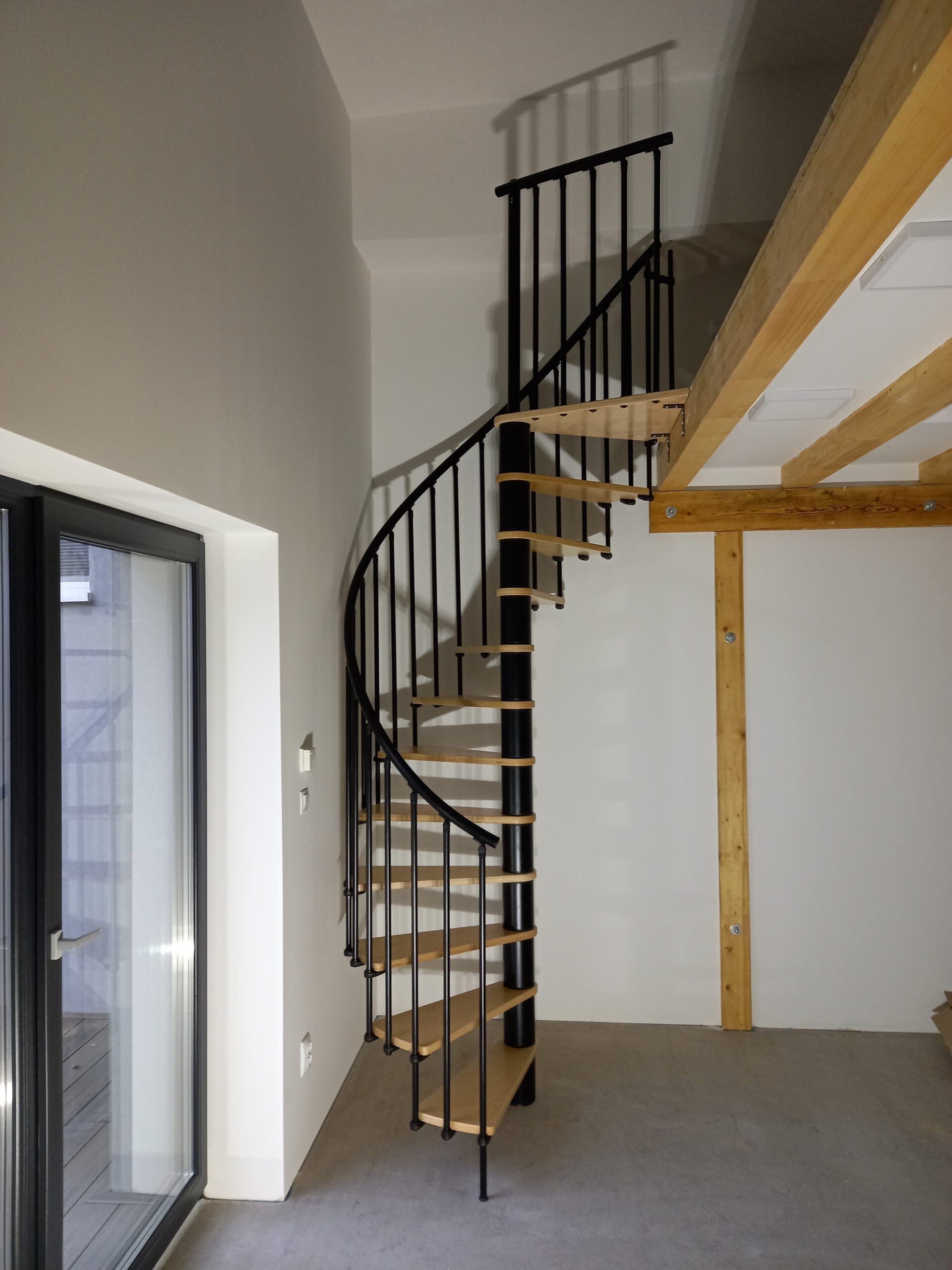 Realizarea scării în spirală Minka Berlin